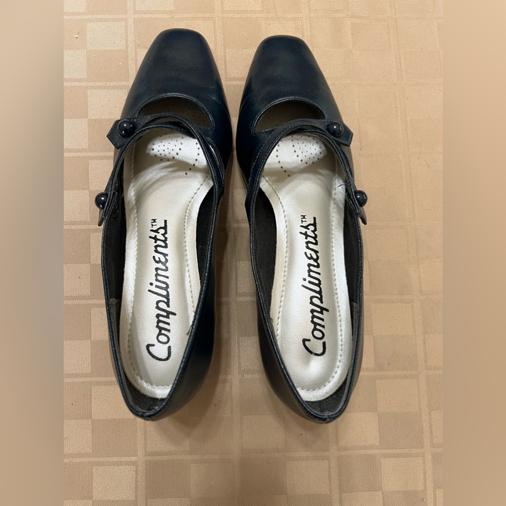 Women’s Compliments Navy Blue Slip On Size 5.5B Shoes 1.25” Heel Made USA 12871‎